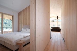 Кровать или кровати в номере Lärchenlodge SkySpa and Rooftop Pool inklusive Stubai SuperCard