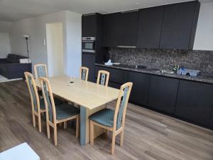 Kuchyň nebo kuchyňský kout v ubytování Entire fully equipped apartment