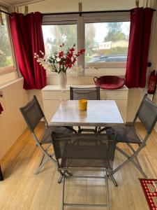 Fotografie z fotogalerie ubytování MOBIL HOME 200m de la mer v destinaci Hyères