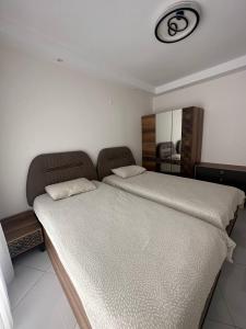a bedroom with a bed and a mirror on the wall at Serenity Resedence Duplex Lux 2 bedrooms Mahmutlar in Alanya