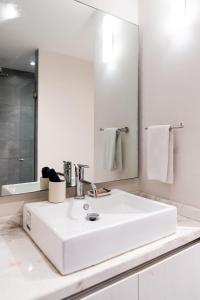 O baie la Large studio with working space 100m from 5th Ave