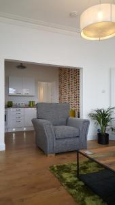 a living room with a couch and a kitchen at Tighnabruaich Annex in Lossiemouth