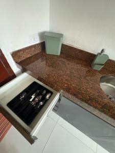 a kitchen counter with a stove and a sink at MoviHosts Ayambra I Próximo ao Centro in Natal +16 photos