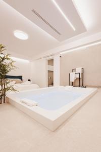a white living room with a large white tub at CASA VACANZA Monopoly in Monopoli