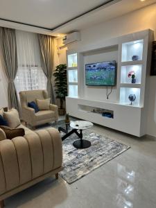 TV a/nebo společenská místnost v ubytování Silverest Place