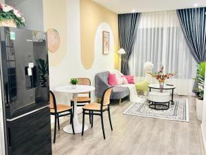a living room with a couch and a table at Thỏ homestay in Gia Lâm Pho