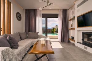 Ruang duduk di Villa Solace, A Serene Retreat With Private Pool