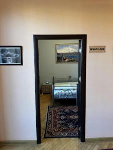 Letto o letti in una camera di Bridge House Yerevan Armenia