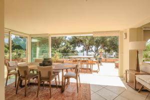 Khu vực ghế ngồi tại VILLA LES PINS