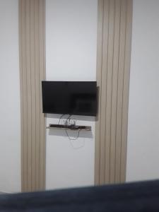 Μια τηλεόραση ή/και κέντρο ψυχαγωγίας στο Emmanuella Casa +20 φωτογραφίες