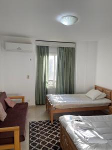 Ένα ή περισσότερα κρεβάτια σε δωμάτιο στο Adam Madinaty hotel