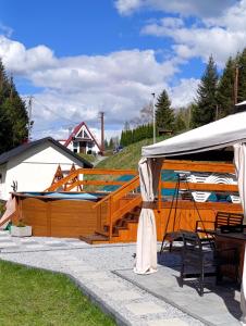 a pavilion with a tent and a table and chairs at Zawojskie Spanie in Zawoja