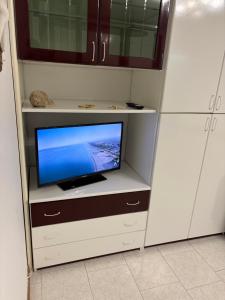TV o dispositivi per l'intrattenimento presso STELLA MARINA Apartment