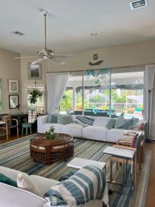 En eller flere senge i et værelse på Private Suite in Luxury Home