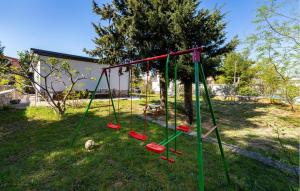 Kawasan permainan kanak-kanak di 2 Bedroom Beautiful Home In Starigrad +29 gambar