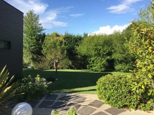 Magnifique Studio dans Villa Contemporaine au Calme avec Piscine & Parking Privé à Beaumont les Valence & Montéléger外面的花园