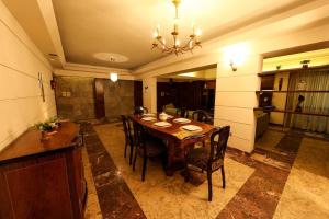 Φωτογραφία από το άλμπουμ του Cozy 3BR, 4-min CAI Airport, Balcony, Free Snacks στο Κάιρο +13 φωτογραφίες