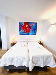 A bed or beds in a room at El Beaterio Apartments