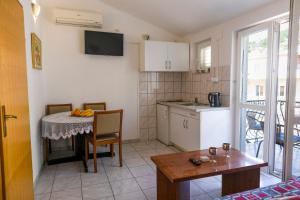 Kuchyňa alebo kuchynka v ubytovaní Apartments Julijana