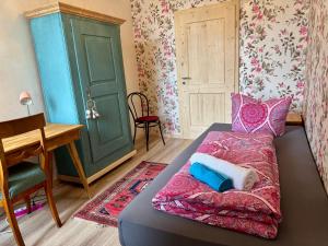 Postel nebo postele na pokoji v ubytování Privatzimmer in 4 Zimmer EG Wohnung in Altchemnitz