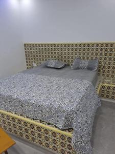Llit o llits en una habitació de قليبية