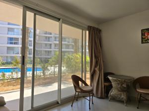 Bazén v ubytování Marassi marina west nebo v jeho okolí