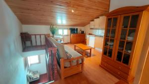 an overhead view of a kitchen and dining room at La casa del Amo , Trasmoz Y Moncayo in Trasmoz