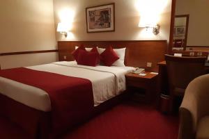 Postel nebo postele na pokoji v ubytování Hotel Luxe Stay Near Delhi Airport