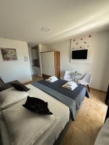 VILLA ŠIMOVIĆ APARTMENTS客房内的一张或多张床位