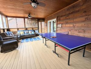 Gallery image of Garnerland in Luray with Hot Tub and Pet Friendly in Luray +46 photos