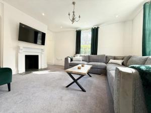 a living room with a couch and a table at Pennsylvania House in Exeter