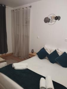 Ένα ή περισσότερα κρεβάτια σε δωμάτιο στο Appartement F2 à Thiers