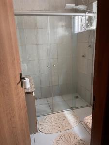 Et badeværelse på Suíte Aconchegante