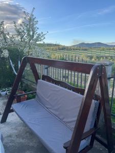 Una imagen general de la montaña o una montaña tomada desde la casa de vacaciones 9 fotos más