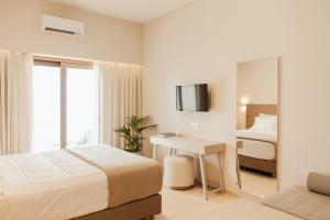 A bed or beds in a room at Ariadne Suites Még 37 kép
