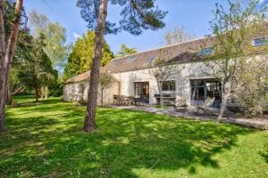 an exterior view of a house with a yard at Belle demeure - Centre Ville - Jardin Botanique in Cabourg