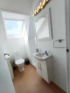 Koupelna v ubytování Bright Double Room with Free Parking