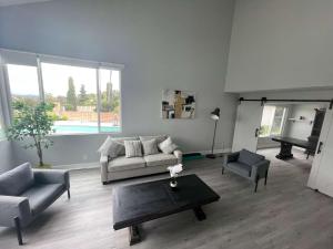 Πισίνα στο ή κοντά στο 5 Bedroom House with fabulous mountain views