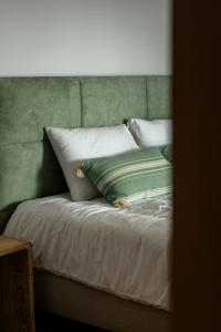 Ένα ή περισσότερα κρεβάτια σε δωμάτιο στο Casa Fonte da Telha +22 φωτογραφίες