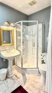 Mynd úr myndasafni af Two bedrooms unit with jacuzzi and great view í Níagara-fossar +10 myndir