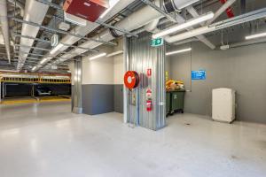 an empty room with a fire hydrant in a building at Modern 1b Apt Near Swinburne University in Melbourne