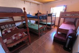 Una cama o camas en una habitación de Hostel VERBENITA