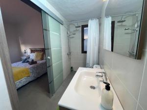 Кровать или кровати в номере Atlantic Sunset - private pool, adults only