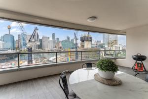 Balcone o terrazza di Luxury Darling Harbour Views, Pool & Parking
