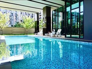 Πισίνα στο ή κοντά στο Luxury Condo In The Best Nimmanheamin Maya