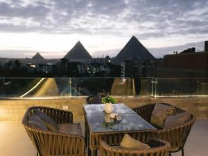 Balkón nebo terasa v ubytování Tuya pyramids history view inn