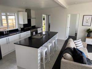 Φωτογραφία από το άλμπουμ του Modern & Comfy 2-Bedroom House σε Newstead