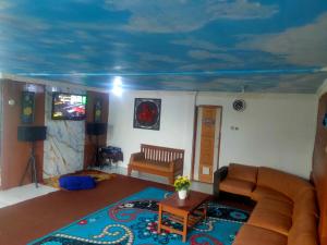 a living room with a couch and a tv on the ceiling at Villa Katry Caramel in Brujul