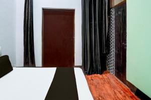 Ένα ή περισσότερα κρεβάτια σε δωμάτιο στο Hotel O Laddu Hotel