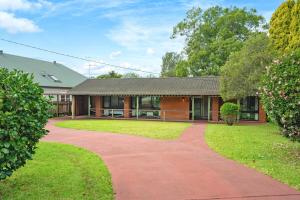 Κήπος έξω από το Spacious 4BR Home Quiet Street Great Location